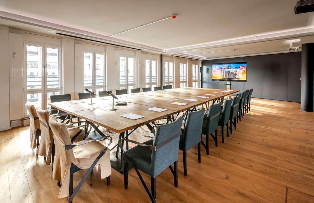 Staycity Aparthotels Dresden City Centre 設備 写真 The boardroom of the European University Association
